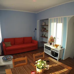 https://cosy-appartment-w-terrace-in-the-old-city-centre.hotelsinnerja.org
